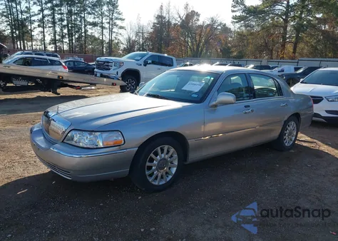 2006 Lincoln Town Car Signature from USA, damaged, VIN 1LNHM81W46Y609784